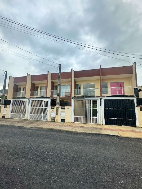 SOBRADO COM 2 DORMITÓRIOS NO BAIRRO TOMAZ COELHO - Brusque - 