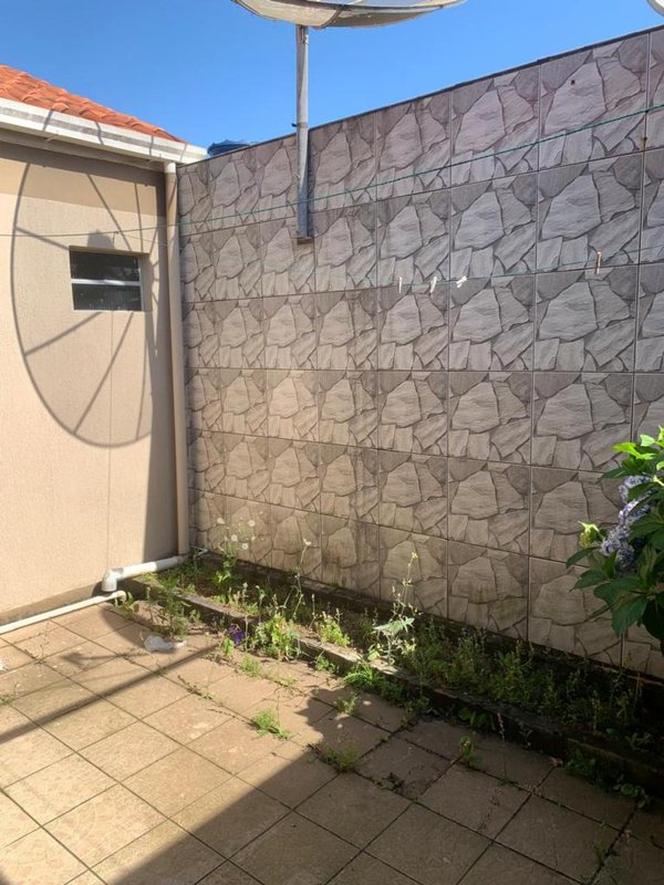 Casa com 3 quartos, sendo 2 suítes, garagem fechada e churrasqueira, Pátio cercado Rua Arabutã Capão da Canoa - 