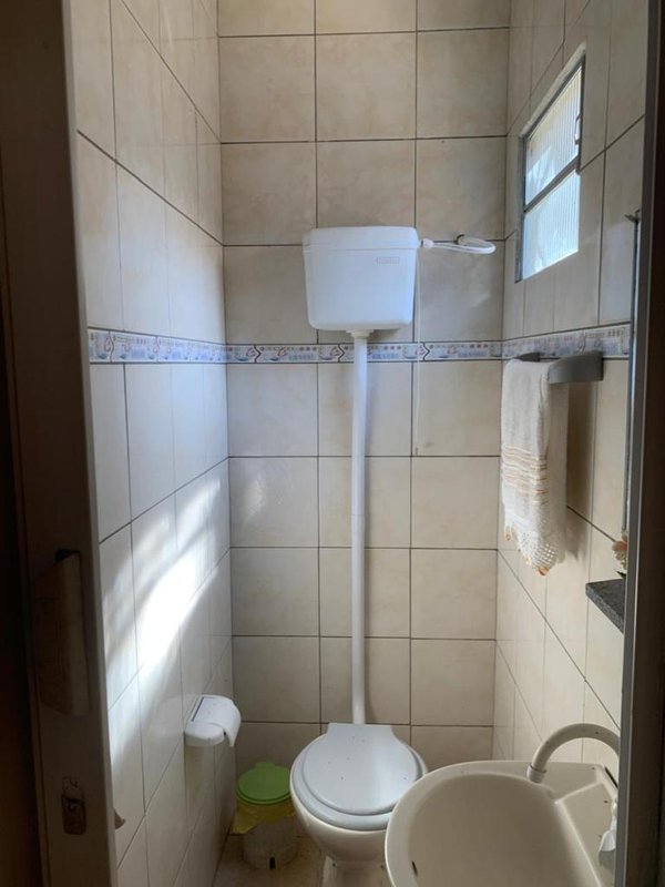 Casa com 3 quartos, sendo 2 suítes, garagem fechada e churrasqueira, Pátio cercado Rua Arabutã Capão da Canoa - 