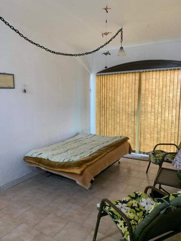 Casa com 3 quartos, sendo 2 suítes, garagem fechada e churrasqueira, Pátio cercado Rua Arabutã Capão da Canoa - 
