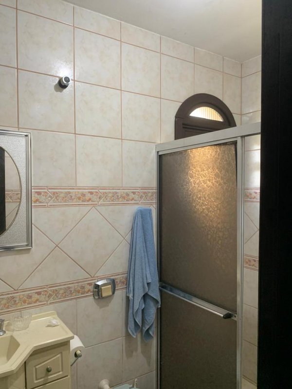 Casa com 3 quartos, sendo 2 suítes, garagem fechada e churrasqueira, Pátio cercado Rua Arabutã Capão da Canoa - 