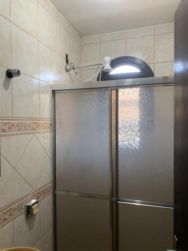 Casa com 3 quartos, sendo 2 suítes, garagem fechada e churrasqueira, Pátio cercado Rua Arabutã Capão da Canoa - 
