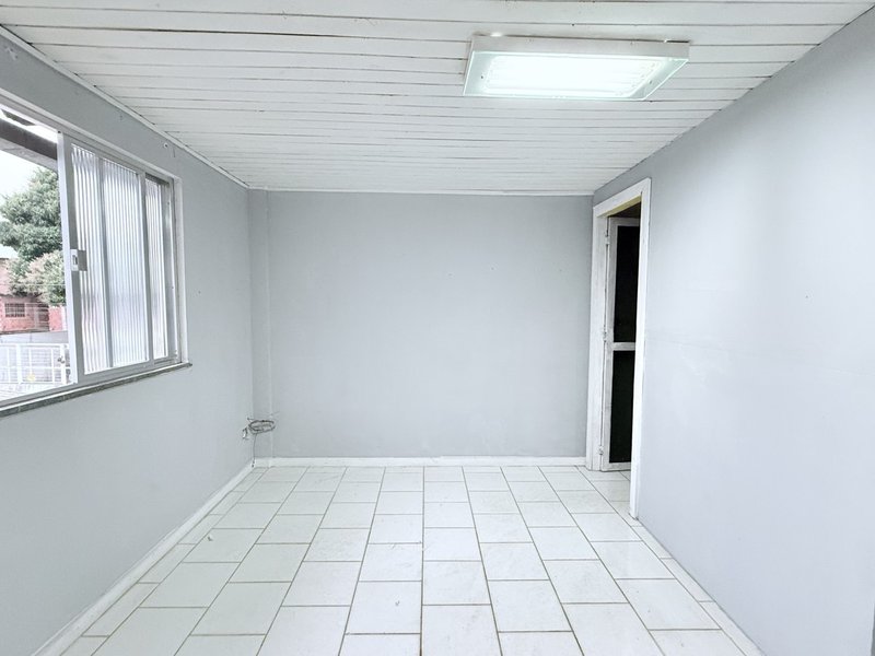 Alugando sala comercial no centro de Guapimirim, ao lado do Itaú Avenida Dedo de Deus Guapimirim - 