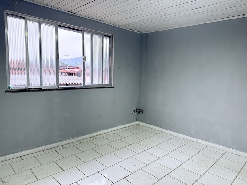 Alugando sala comercial no centro de Guapimirim, ao lado do Itaú Avenida Dedo de Deus Guapimirim - 