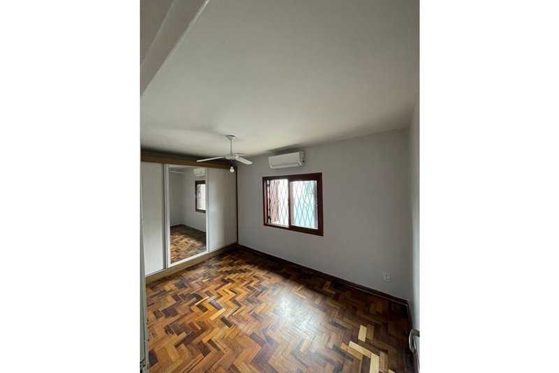 Casa STJFS 69 Casa 612481037-79 3 dormitórios 129m² João Fernandes Soares Porto Alegre - 