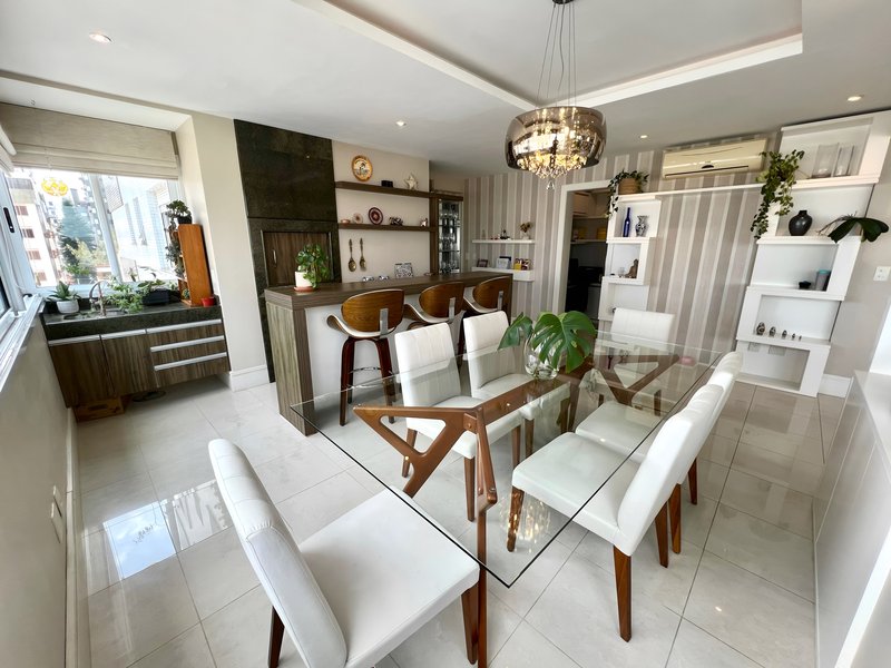 ANDAR INTEIRO E ALTO | R$ 1.790.000 | 166M2 | 3 SUÍTES | LAREIRA | CHURRASQUEIRA | 3 VAGAS Avenida Toropi Porto Alegre - 
