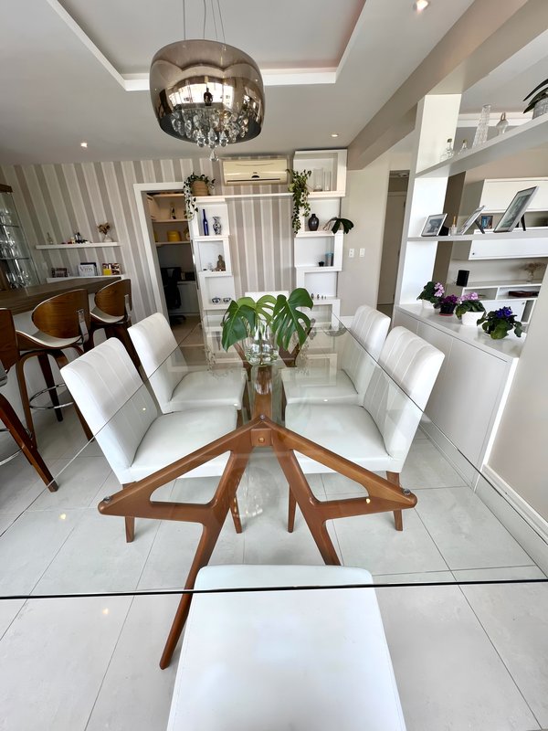 ANDAR INTEIRO E ALTO | R$ 1.790.000 | 166M2 | 3 SUÍTES | LAREIRA | CHURRASQUEIRA | 3 VAGAS Avenida Toropi Porto Alegre - 