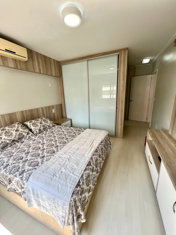 ANDAR INTEIRO E ALTO | R$ 1.790.000 | 166M2 | 3 SUÍTES | LAREIRA | CHURRASQUEIRA | 3 VAGAS Avenida Toropi Porto Alegre - 