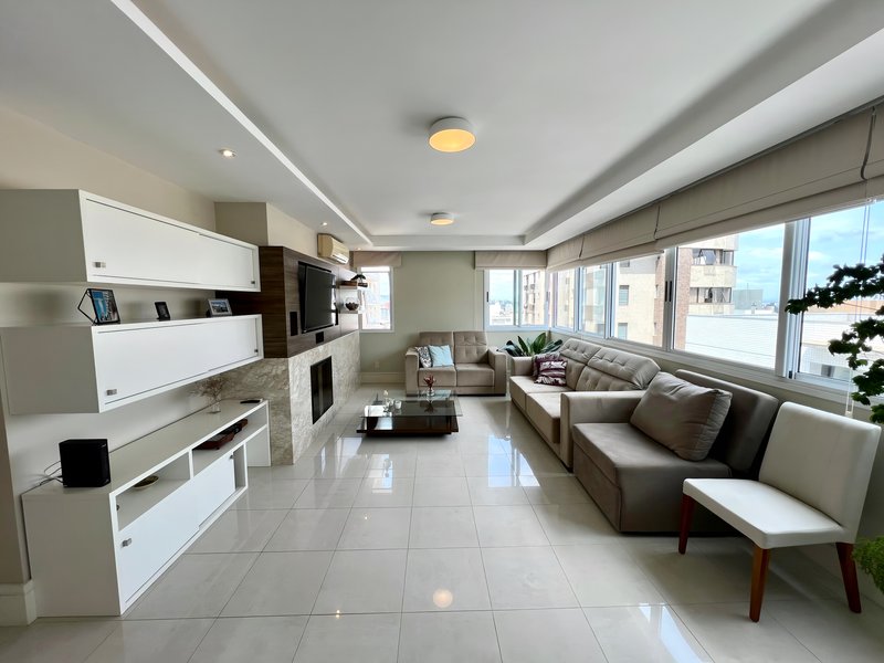 ANDAR INTEIRO E ALTO | R$ 1.790.000 | 166M2 | 3 SUÍTES | LAREIRA | CHURRASQUEIRA | 3 VAGAS Avenida Toropi Porto Alegre - 