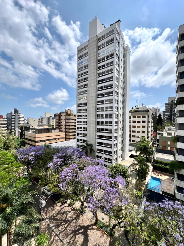ANDAR INTEIRO E ALTO | R$ 1.790.000 | 166M2 | 3 SUÍTES | LAREIRA | CHURRASQUEIRA | 3 VAGAS Avenida Toropi Porto Alegre - 