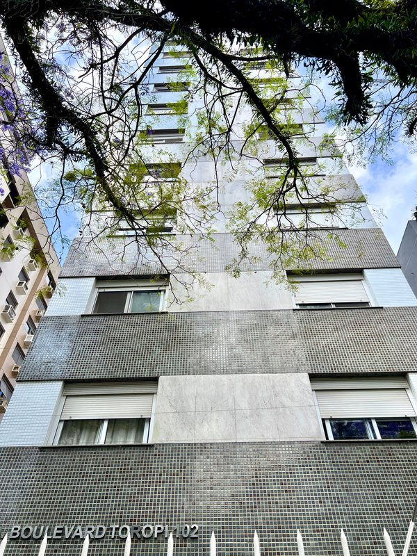 ANDAR INTEIRO E ALTO | R$ 1.790.000 | 166M2 | 3 SUÍTES | LAREIRA | CHURRASQUEIRA | 3 VAGAS Avenida Toropi Porto Alegre - 