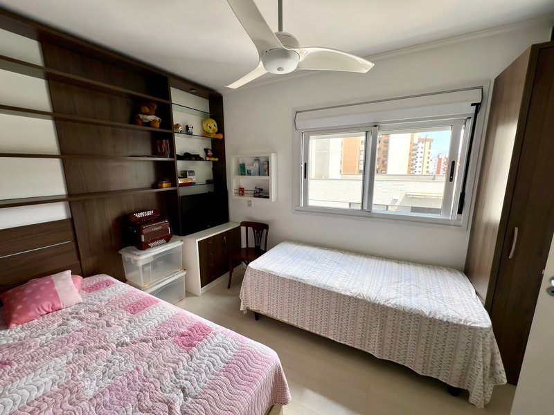 ANDAR INTEIRO E ALTO | R$ 1.790.000 | 166M2 | 3 SUÍTES | LAREIRA | CHURRASQUEIRA | 3 VAGAS Avenida Toropi Porto Alegre - 