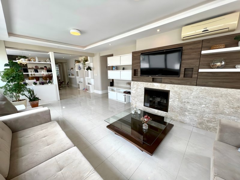 ANDAR INTEIRO E ALTO | R$ 1.790.000 | 166M2 | 3 SUÍTES | LAREIRA | CHURRASQUEIRA | 3 VAGAS Avenida Toropi Porto Alegre - 