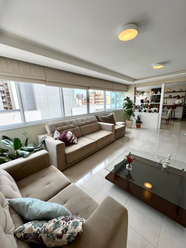 ANDAR INTEIRO E ALTO | R$ 1.790.000 | 166M2 | 3 SUÍTES | LAREIRA | CHURRASQUEIRA | 3 VAGAS Avenida Toropi Porto Alegre - 