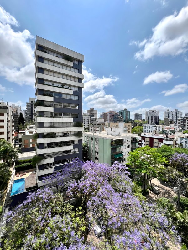 ANDAR INTEIRO E ALTO | R$ 1.790.000 | 166M2 | 3 SUÍTES | LAREIRA | CHURRASQUEIRA | 3 VAGAS Avenida Toropi Porto Alegre - 