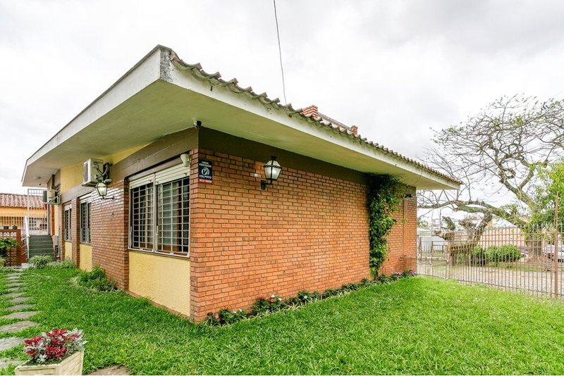 Casa SSCP 297 612521046-16 1 suíte 214m² Cândido Portinari Porto Alegre - 