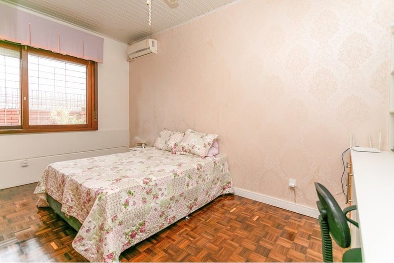 Casa SSCP 297 612521046-16 1 suíte 214m² Cândido Portinari Porto Alegre - 
