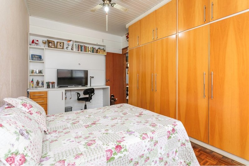 Casa SSCP 297 612521046-16 1 suíte 214m² Cândido Portinari Porto Alegre - 