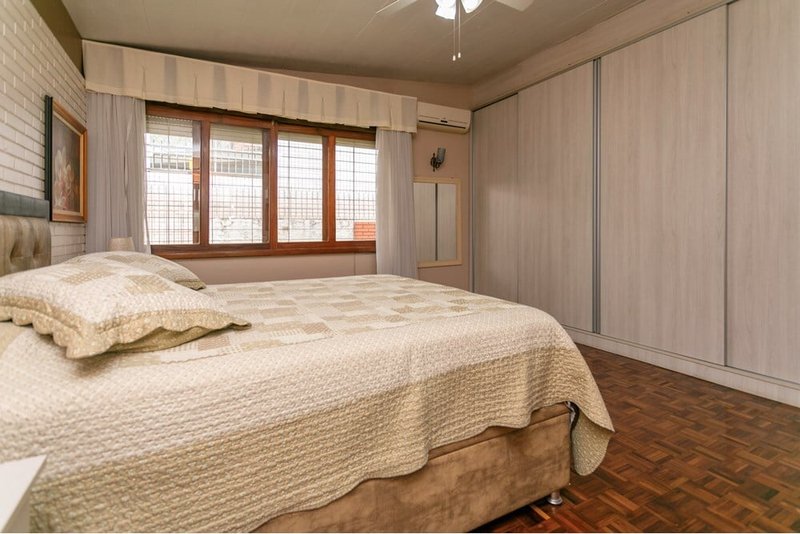 Casa SSCP 297 612521046-16 1 suíte 214m² Cândido Portinari Porto Alegre - 