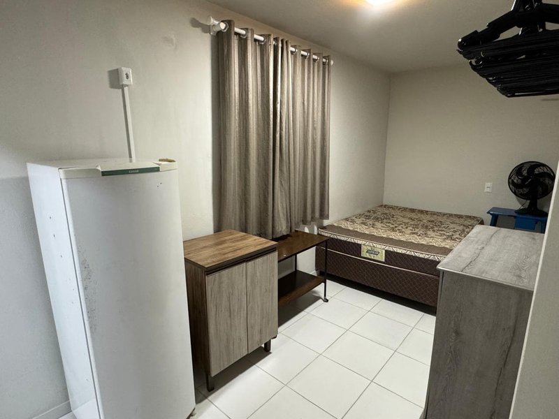 Apartamento semi mobiliado em rua tranquila no Centro - Timbó - 