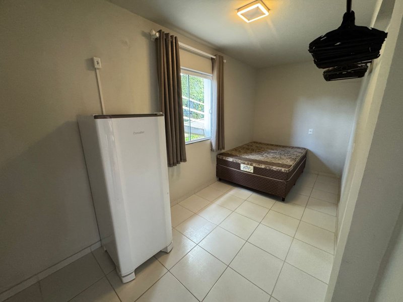 Apartamento semi mobiliado em rua tranquila no Centro  Timbó - 