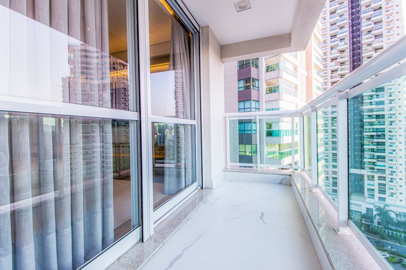 The Lake Alphaville - Apartamento à venda com 376 m² | 3 suítes Avenida Parkinson Barueri - 