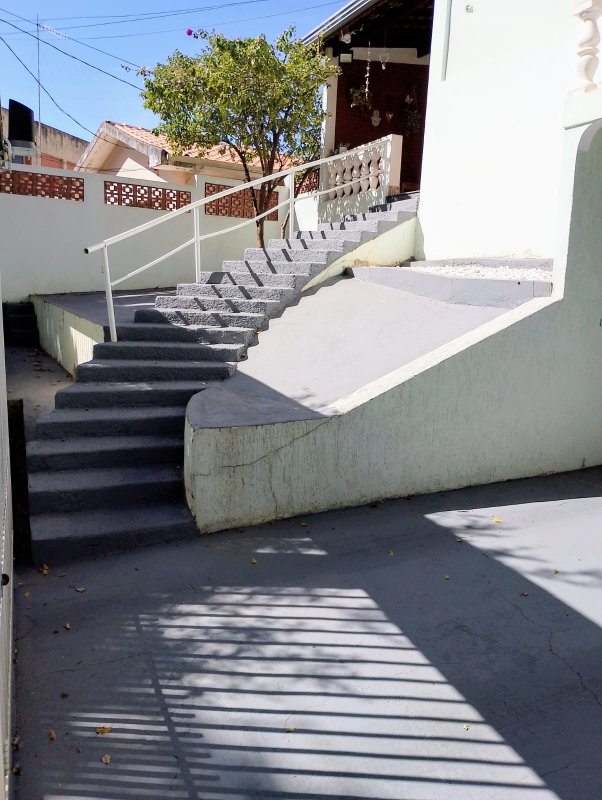 Casa Charmosa em Localização Privilegiada! - Campinas - 