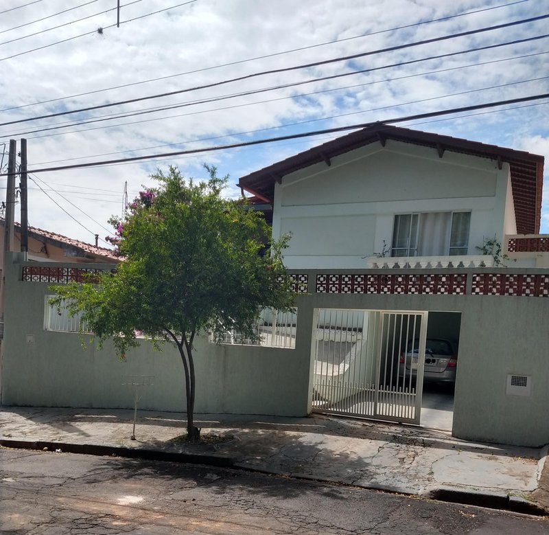 Casa Charmosa em Localização Privilegiada! - Campinas - 