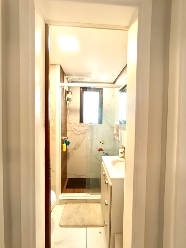 R$ 499.000 - LINDO APARTAMENTO - 61M2 - 2 DORM - REFORMADO - ANDAR ALTO - VISTA - 1 VAGA Rua Lopo Gonçalves Porto Alegre - 