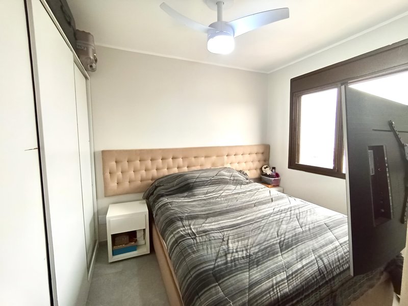 R$ 499.000 - LINDO APARTAMENTO - 61M2 - 2 DORM - REFORMADO - ANDAR ALTO - VISTA - 1 VAGA Rua Lopo Gonçalves Porto Alegre - 