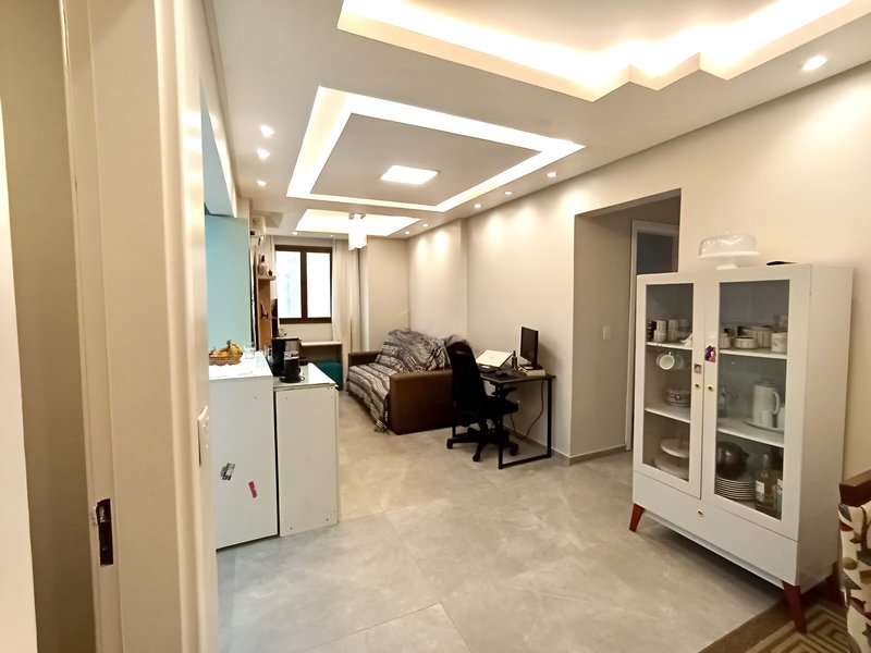 R$ 499.000 - LINDO APARTAMENTO - 61M2 - 2 DORM - REFORMADO - ANDAR ALTO - VISTA - 1 VAGA Rua Lopo Gonçalves Porto Alegre - 
