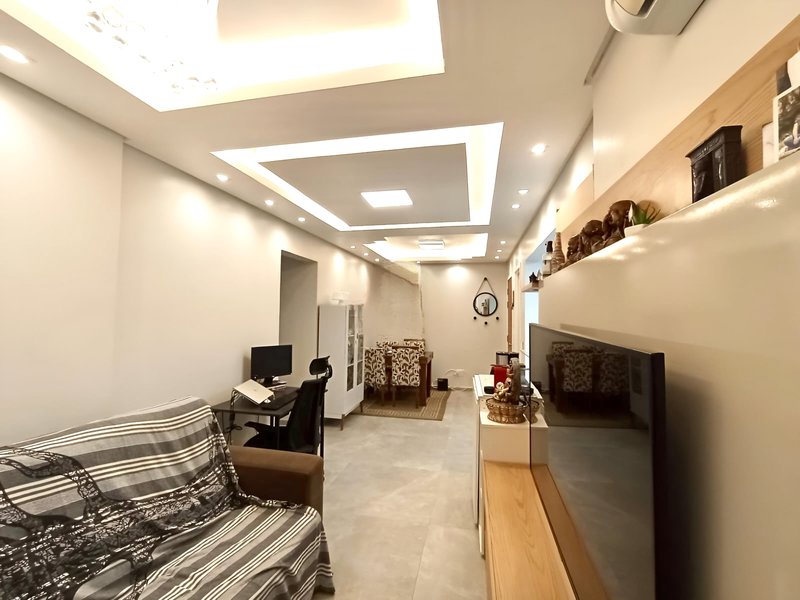 R$ 499.000 - LINDO APARTAMENTO - 61M2 - 2 DORM - REFORMADO - ANDAR ALTO - VISTA - 1 VAGA Rua Lopo Gonçalves Porto Alegre - 