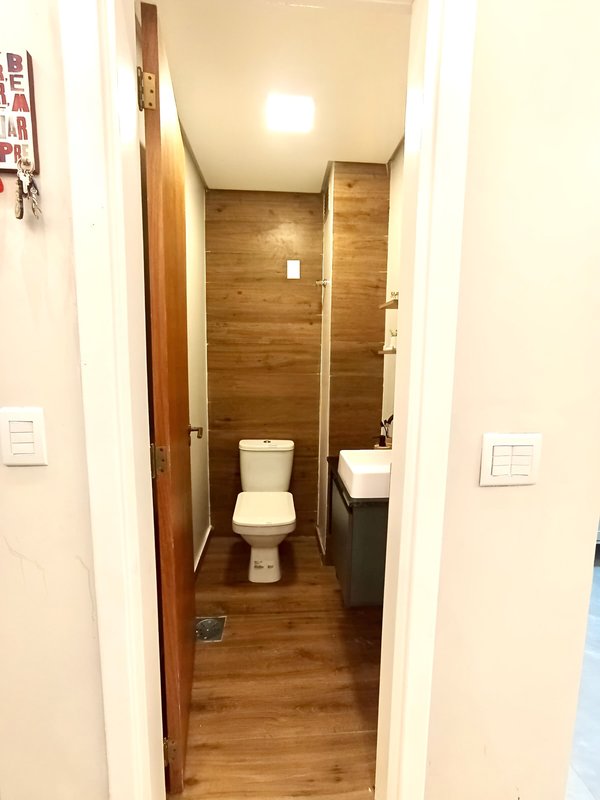 R$ 499.000 - LINDO APARTAMENTO - 61M2 - 2 DORM - REFORMADO - ANDAR ALTO - VISTA - 1 VAGA Rua Lopo Gonçalves Porto Alegre - 