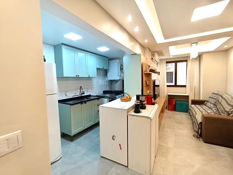 R$ 499.000 - LINDO APARTAMENTO - 61M2 - 2 DORM - REFORMADO - ANDAR ALTO - VISTA - 1 VAGA Rua Lopo Gonçalves Porto Alegre - 