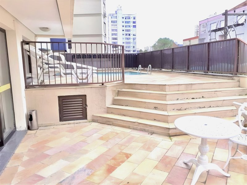 R$ 499.000 - LINDO APARTAMENTO - 61M2 - 2 DORM - REFORMADO - ANDAR ALTO - VISTA - 1 VAGA Rua Lopo Gonçalves Porto Alegre - 