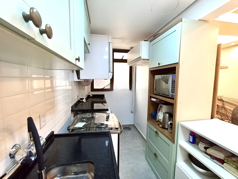 R$ 499.000 - LINDO APARTAMENTO - 61M2 - 2 DORM - REFORMADO - ANDAR ALTO - VISTA - 1 VAGA Rua Lopo Gonçalves Porto Alegre - 