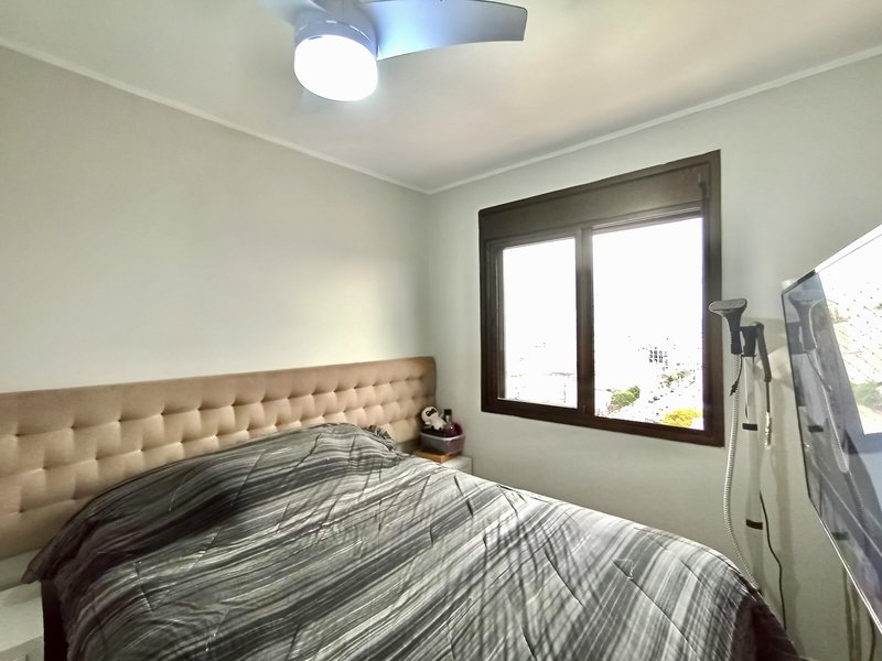 R$ 499.000 - LINDO APARTAMENTO - 61M2 - 2 DORM - REFORMADO - ANDAR ALTO - VISTA - 1 VAGA Rua Lopo Gonçalves Porto Alegre - 