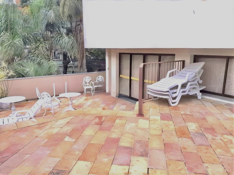 R$ 499.000 - LINDO APARTAMENTO - 61M2 - 2 DORM - REFORMADO - ANDAR ALTO - VISTA - 1 VAGA Rua Lopo Gonçalves Porto Alegre - 