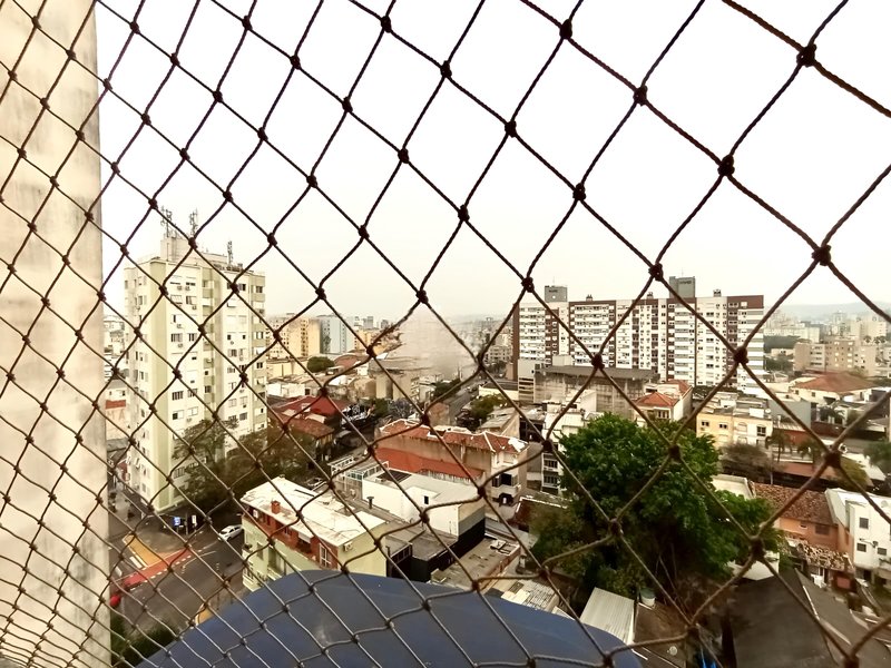 R$ 499.000 - LINDO APARTAMENTO - 61M2 - 2 DORM - REFORMADO - ANDAR ALTO - VISTA - 1 VAGA Rua Lopo Gonçalves Porto Alegre - 