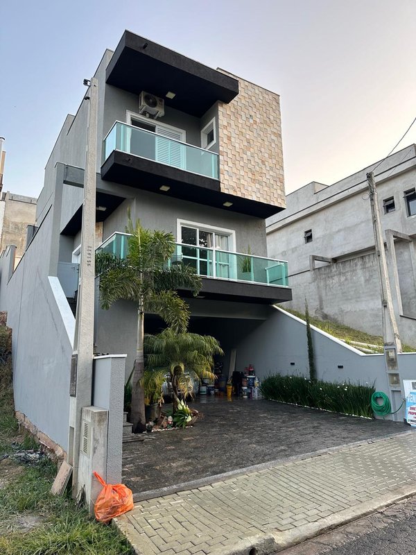 OPORTUNIDADE DE UMA BELISSIMA CASA NO VILLA VERDE - Franco da Rocha - 