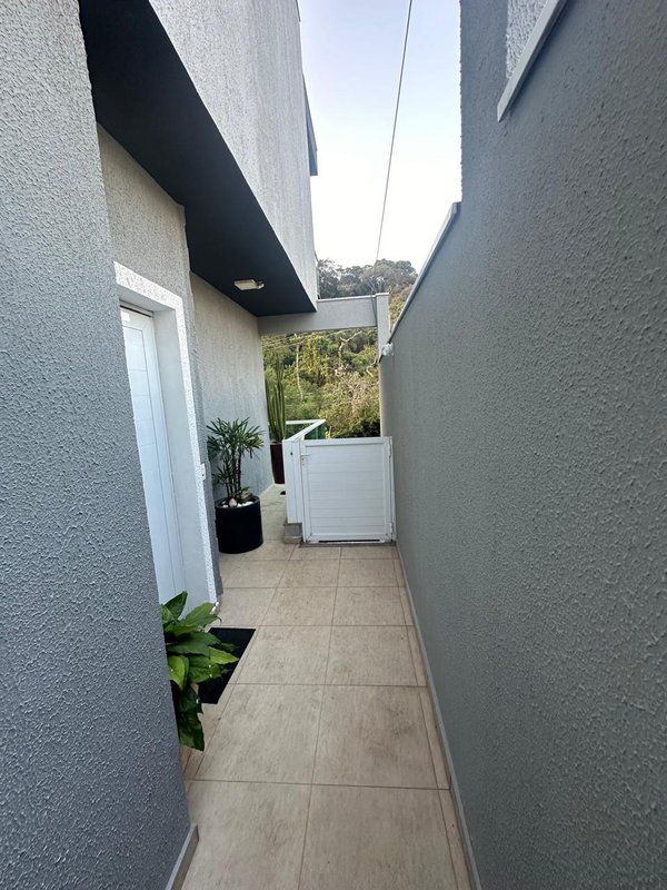 OPORTUNIDADE DE UMA BELISSIMA CASA NO VILLA VERDE - Franco da Rocha - 