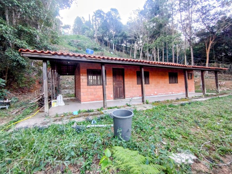 Chácara pé na água à venda em condomínio fechado em Igaratá  Igaratá - 
