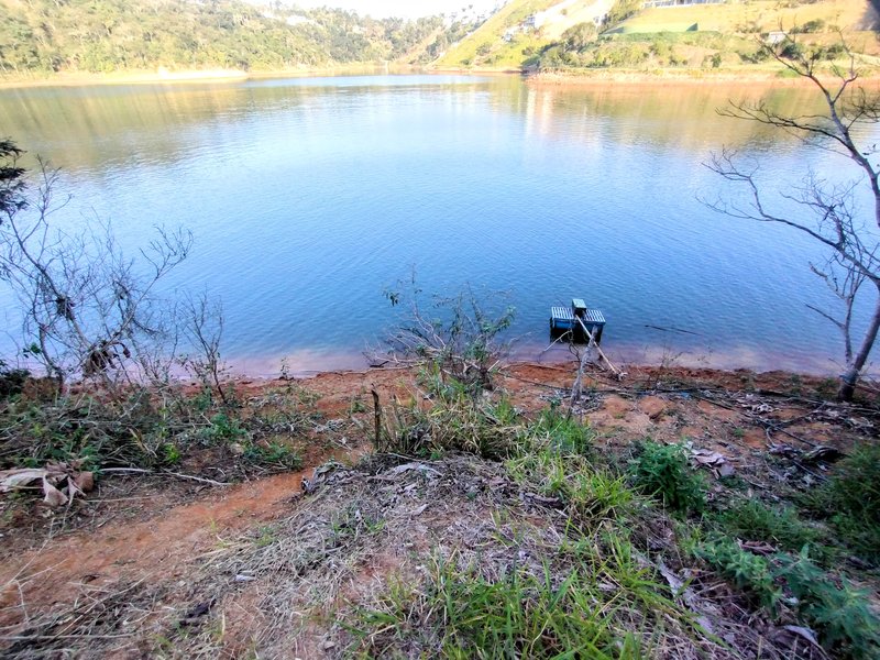 Chácara pé na água à venda em condomínio fechado em Igaratá  Igaratá - 