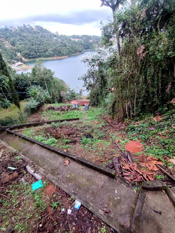 Chácara pé na água à venda em condomínio fechado em Igaratá - Igaratá - 