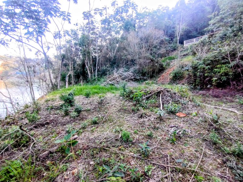 Chácara pé na água à venda em condomínio fechado em Igaratá  Igaratá - 