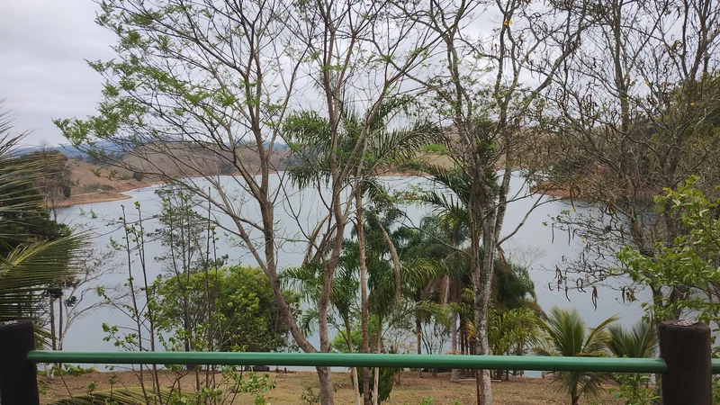 CHACARA COM 16.000 MELTROS NA BEIRA DA REPRESA EM SÃO JOSE DOS CAMPOS SP - São José dos Campos - 