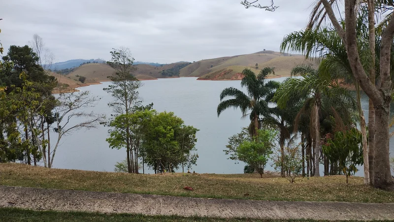 CHACARA COM 16.000 MELTROS NA BEIRA DA REPRESA EM SÃO JOSE DOS CAMPOS SP - São José dos Campos - 