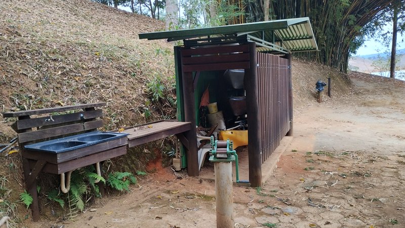 CHACARA COM 16.000 MELTROS NA BEIRA DA REPRESA EM SÃO JOSE DOS CAMPOS SP - São José dos Campos - 