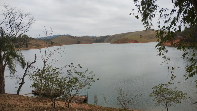 CHACARA COM 16.000 MELTROS NA BEIRA DA REPRESA EM SÃO JOSE DOS CAMPOS SP - São José dos Campos - 