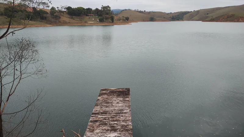 CHACARA COM 16.000 MELTROS NA BEIRA DA REPRESA EM SÃO JOSE DOS CAMPOS SP - São José dos Campos - 